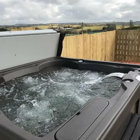 Carriage Cottage Hot Tub Beith Exterior photo